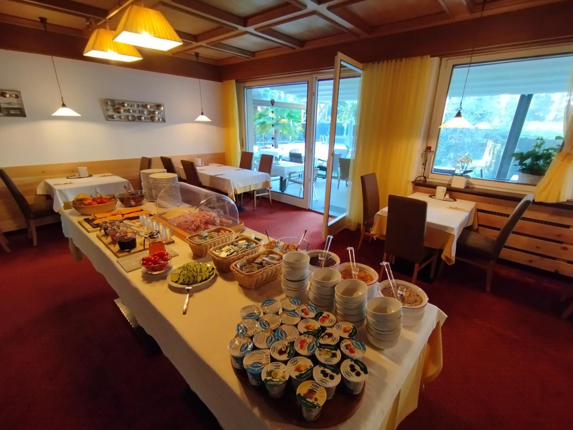 Garni Weingut Hotel Merano Exterior photo