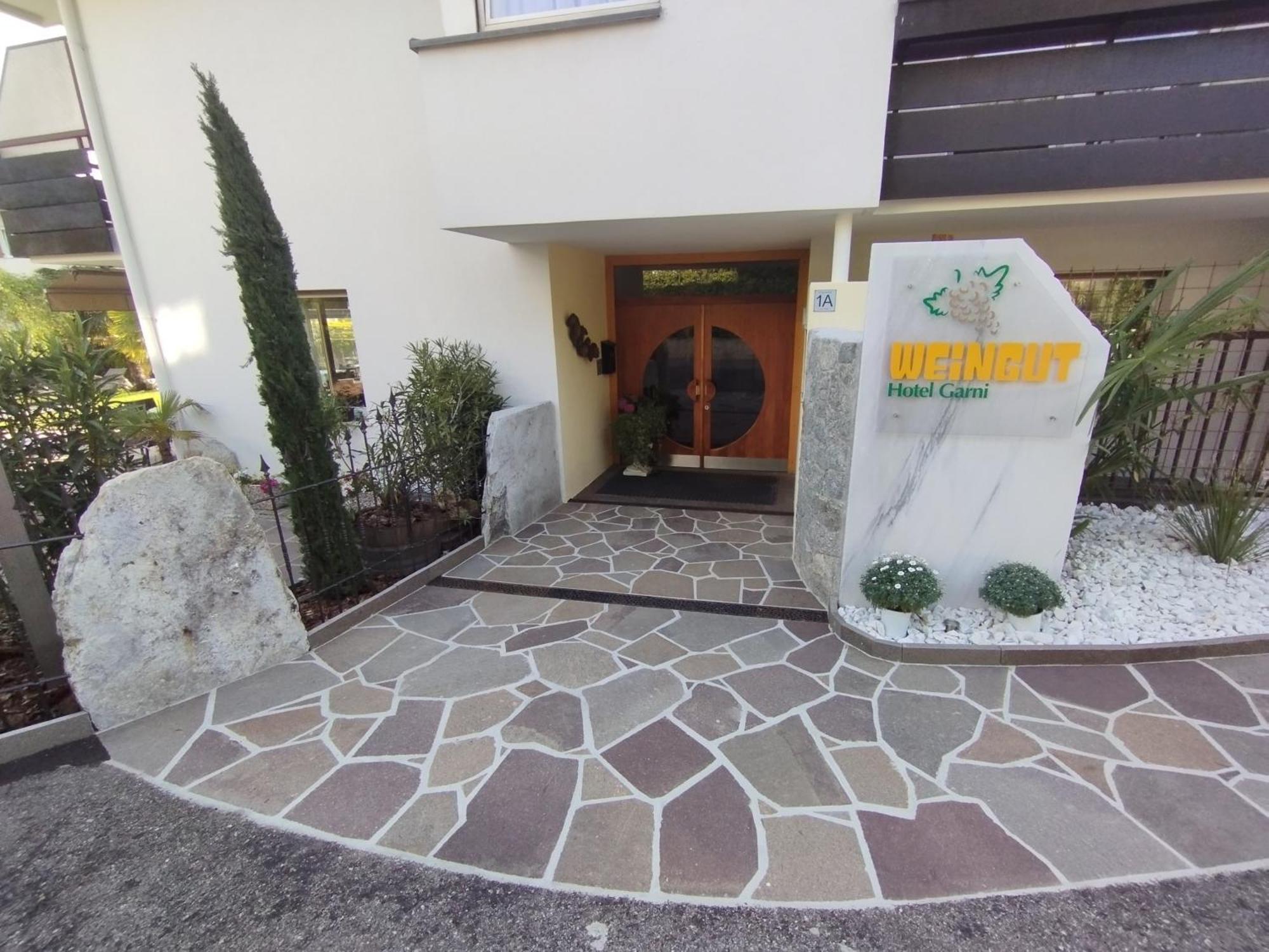 Garni Weingut Hotel Merano Exterior photo