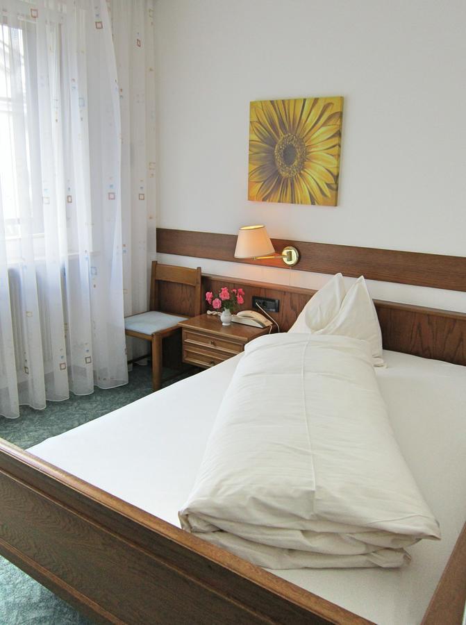 Garni Weingut Hotel Merano Exterior photo